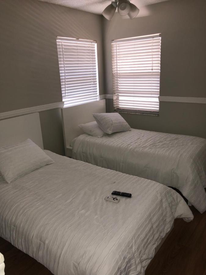 Cheerful 3 Bed House In A Cul- De-Sac! Βίλα Τάμπα Εξωτερικό φωτογραφία