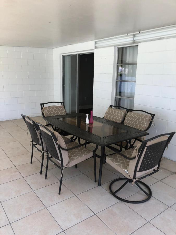 Cheerful 3 Bed House In A Cul- De-Sac! Βίλα Τάμπα Εξωτερικό φωτογραφία
